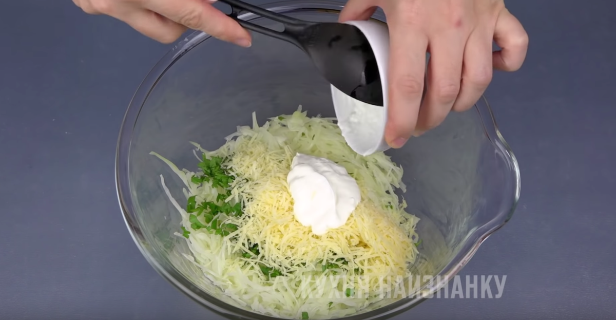 Капустные оладьи - рецепт в духовке: съедают всё!