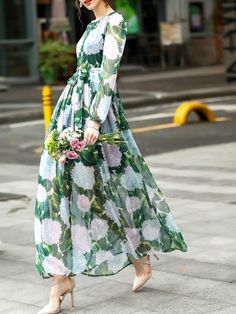 Подборка фантастических платьев с цветочным принтом. Женственные образы для яркого лета.