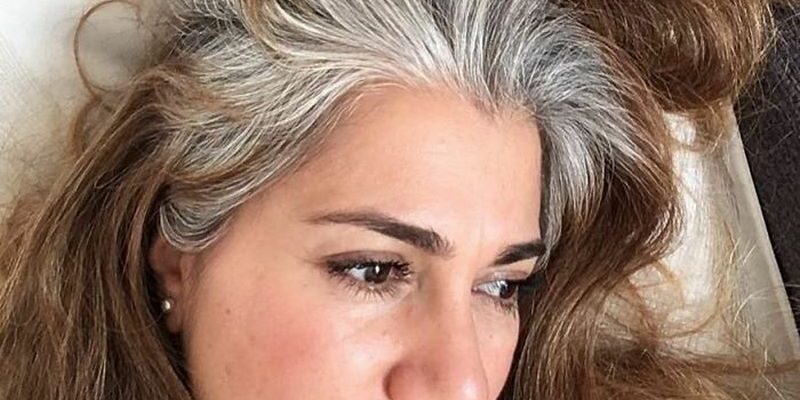 50 женщин, которые перестали красить волосы, убедят вас сделать то же самое