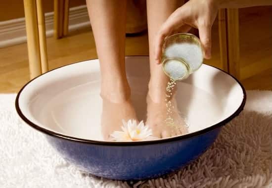 Ванночка для ног с содой: 7 самых лучших рецептов