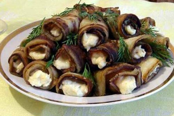 Вкуснейшая закуска — рулеты из баклажанов