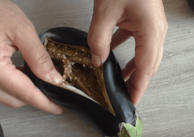Отбиваем баклажаны скалкой: необычный подход-вкусный результат