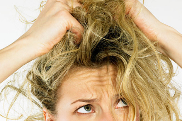 Перестаньте вредить своим волосам! Вот 7 привычек, которыми вы каждый день их портите